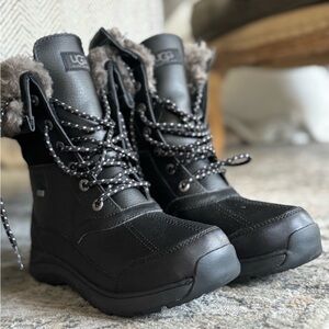 UGG Women's Black and Gray Winter Boots